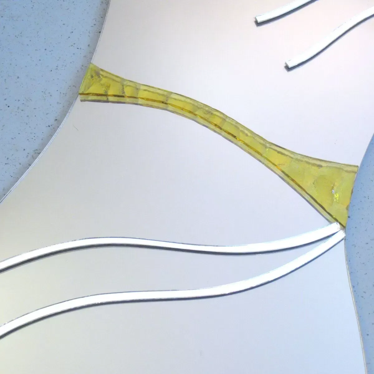 Illustration numéro 3 du produit Miroir corps de femme Années 80