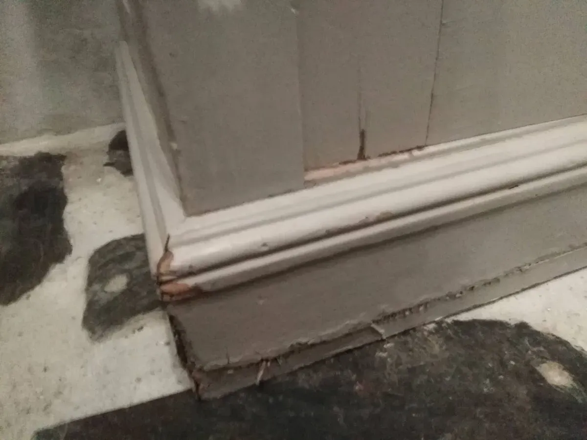 Illustration numéro 3 du produit Buffet peint en gris