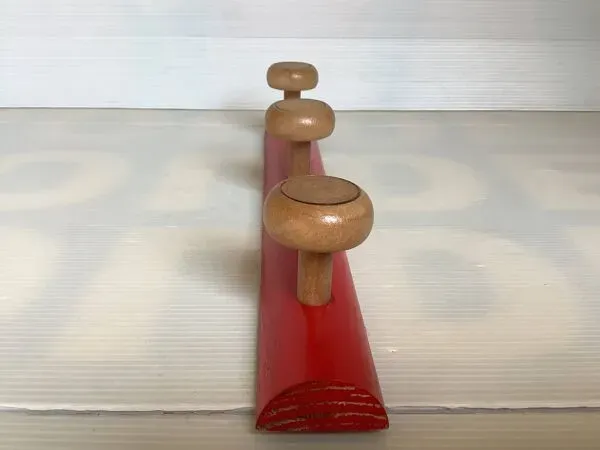 Illustration numéro 3 du produit Porte manteau crayon style Pierre Sala