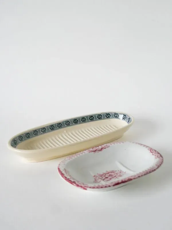 Illustration numéro 3 du produit grand porte-savon en Terre de Fer, Saint-Amand modèle ''Thais'' XIXème