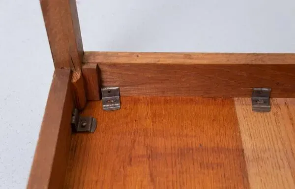 Illustration numéro 3 du produit Table à écrire en chêne de l'école d'Amsterdam Art déco néerlandaise années 1930