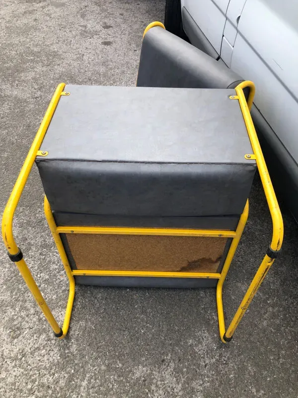 Illustration numéro 3 du produit Paire de chauffeuses design Henri Julien