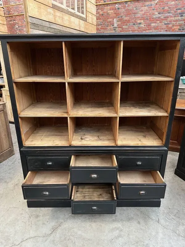 Illustration numéro 3 du produit Meuble d’atelier Début XXème