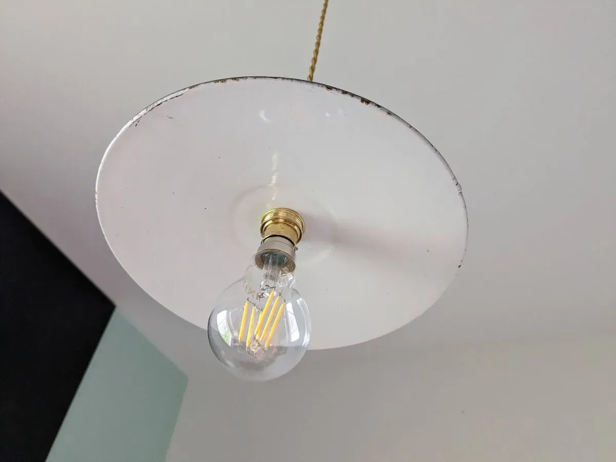 Illustration numéro 3 du produit Suspension industrielle en tôle noire émaillée