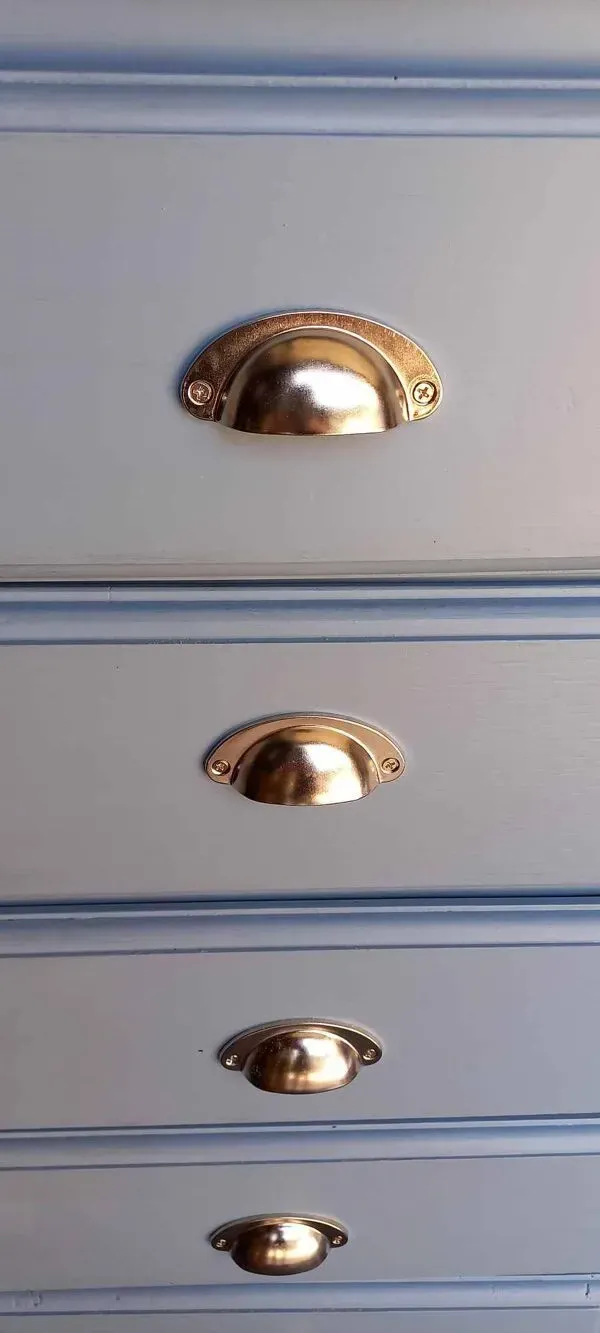 Illustration numéro 3 du produit Chiffonnier buffet ancien