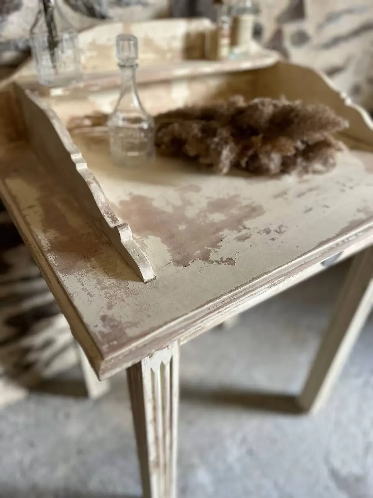 Illustration numéro 3 du produit Petit meuble patiné vintage