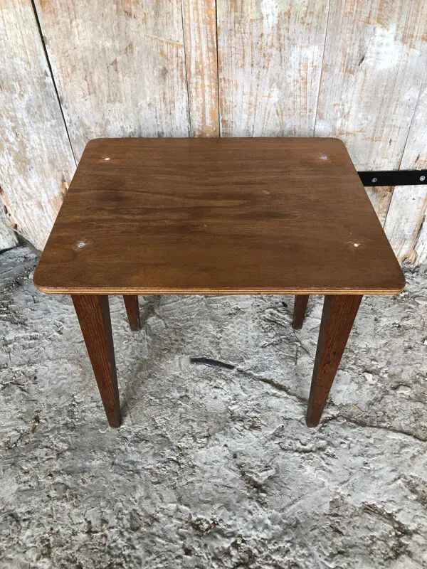 Illustration numéro 3 du produit Table ecolier bois pieds compas vintage