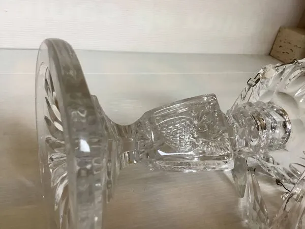 Illustration numéro 3 du produit Bougeoir ananas à six pampilles verre moulé