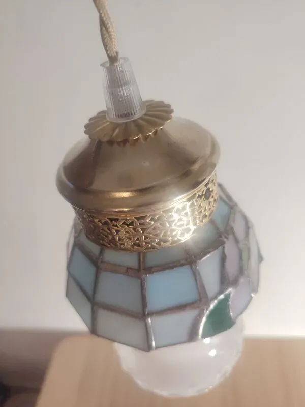 Illustration numéro 3 du produit Opaline en vitrail couronnée