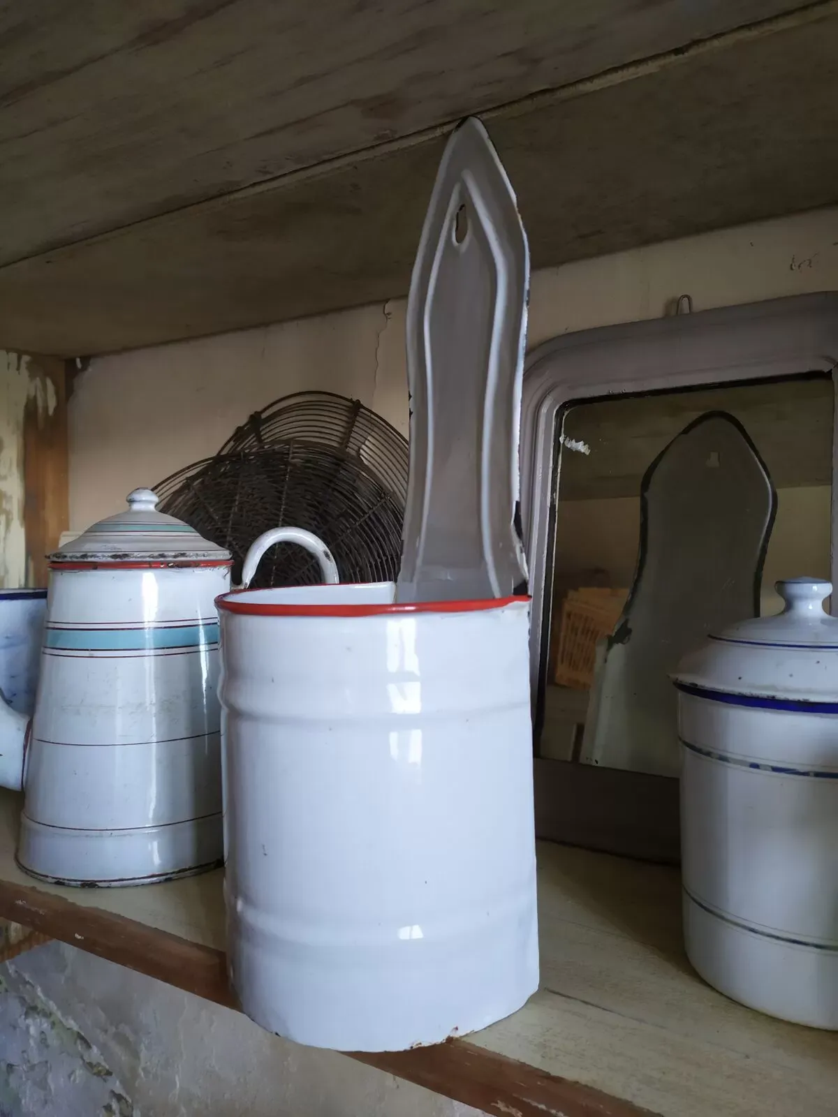 Illustration numéro 3 du produit Pot en tôle émaillée