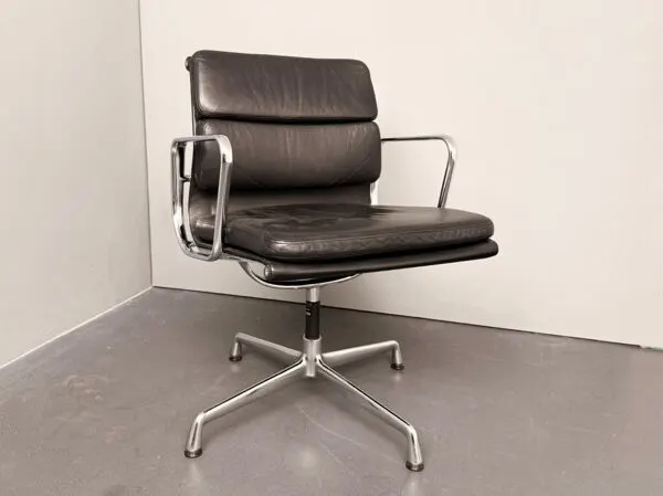 Illustration numéro 3 du produit Fauteuils Soft Pad Alu EA 208 par Charles et Ray Eames pour Vitra, Allemagne, années 1970.