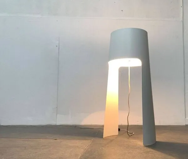 Illustration numéro 3 du produit Lampadaire Coen Sl par Moritz Böttcher & Sören Henssler pour Anta, Allemagne