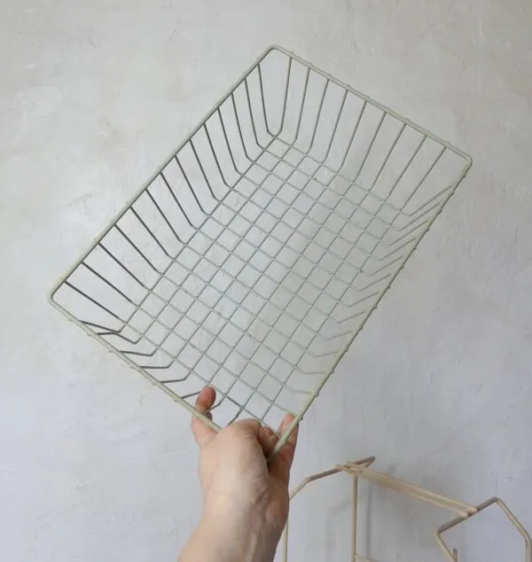 Illustration numéro 3 du produit desserte casier à légumes panier en métal gainé vintage