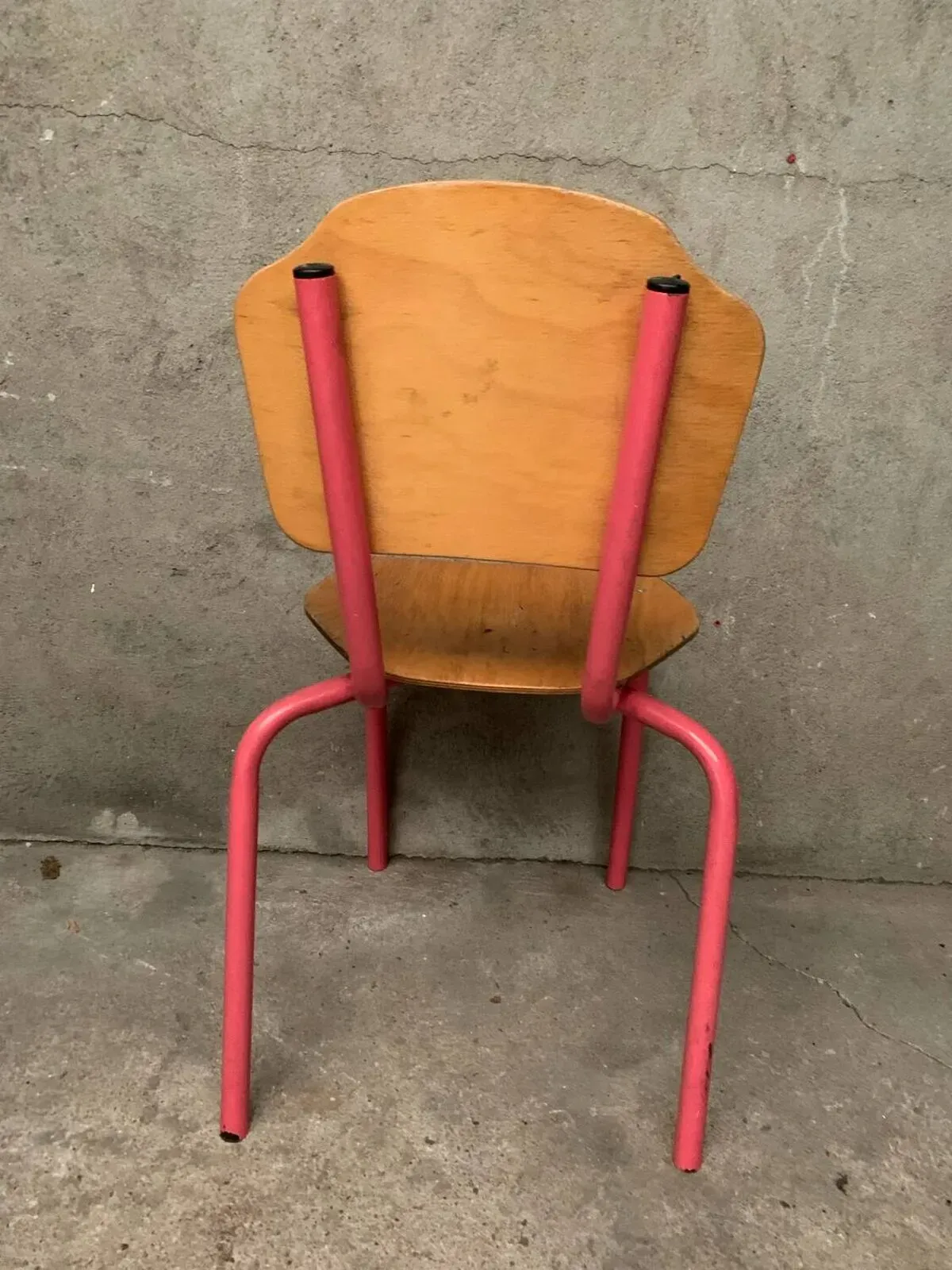 Illustration numéro 3 du produit Chaise d’école originale