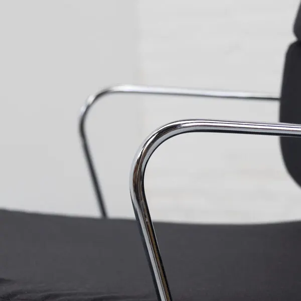 Illustration numéro 3 du produit Chaise Eames EA208 Soft Pad Herman Miller années 1970