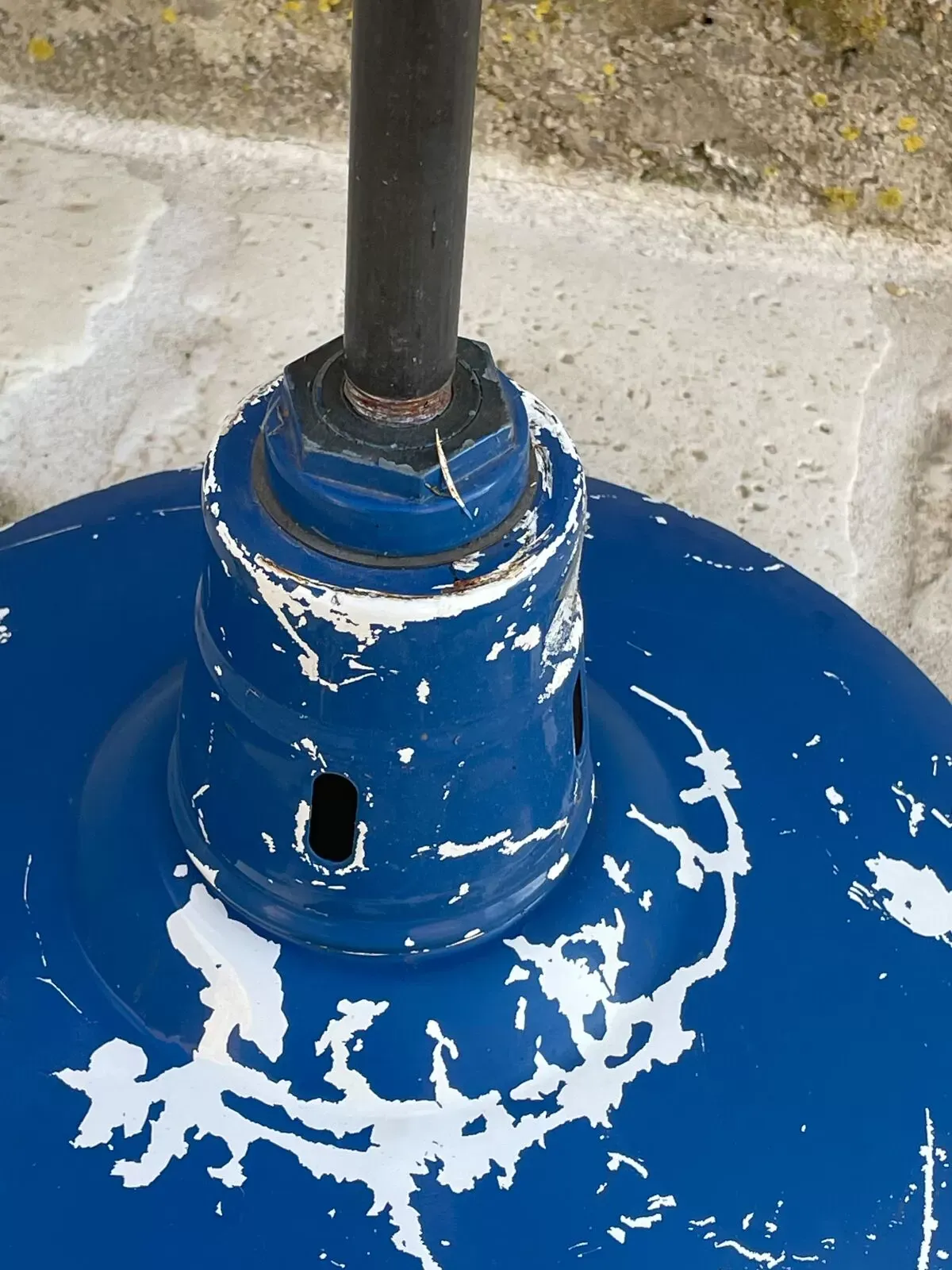 Illustration numéro 3 du produit Suspension tôle émaillée