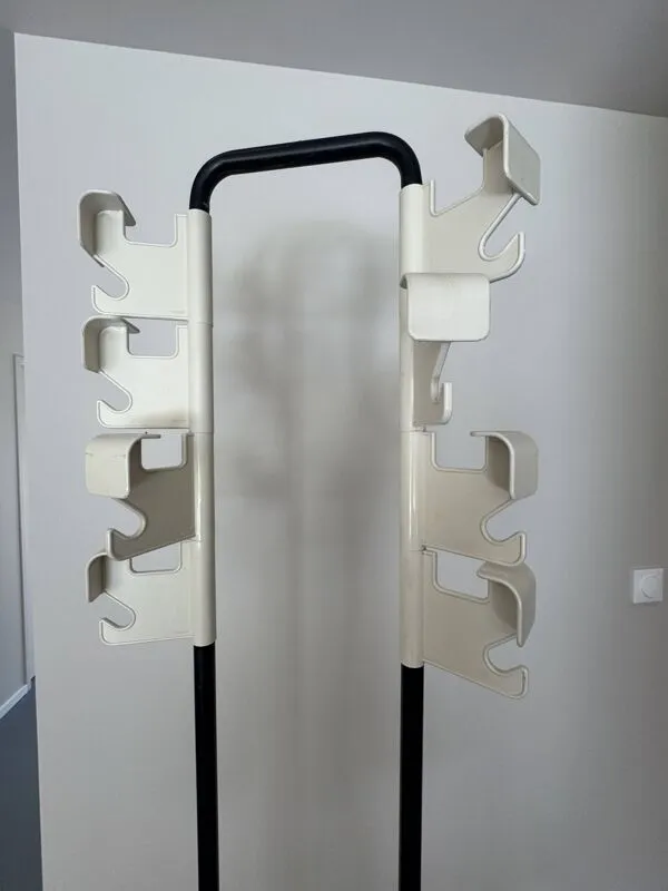 Illustration numéro 3 du produit Porte-manteau Manade signé Jean-Pierre Vitrac