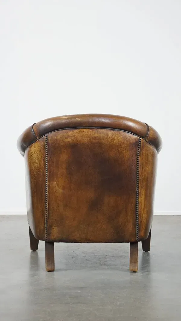 Illustration numéro 3 du produit Fauteuil club en cuir de mouton vintage couleur cognac