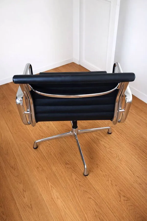 Illustration numéro 3 du produit Fauteuil bureau Charles eames par Vitra