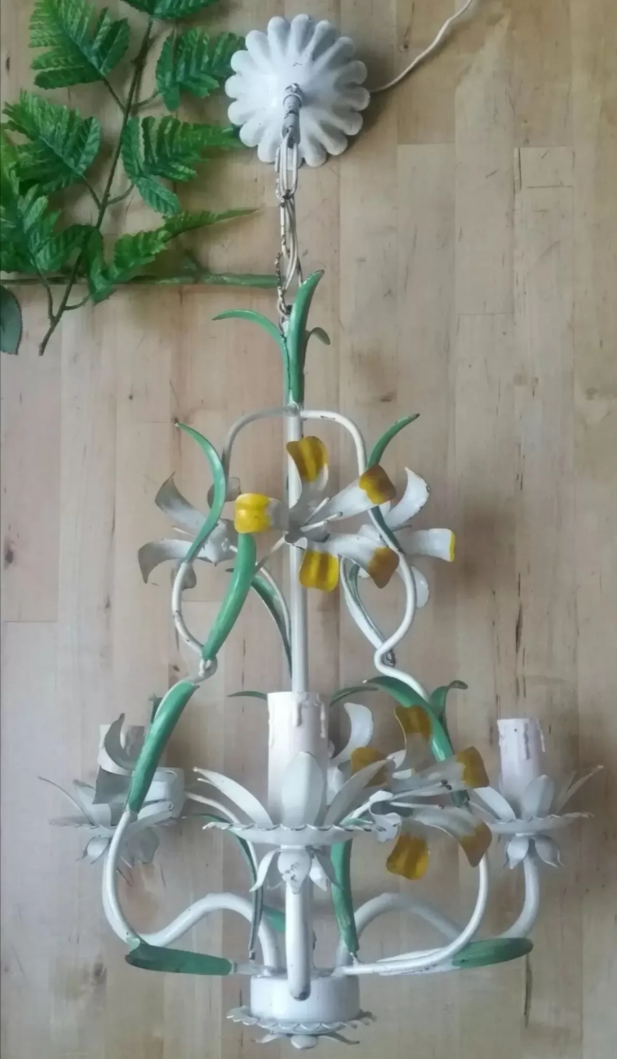 Illustration numéro 3 du produit Lustre vintage tôle peinte à fleurs