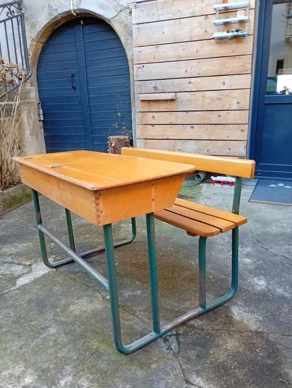 Illustration numéro 3 du produit Bureau écolier vintage