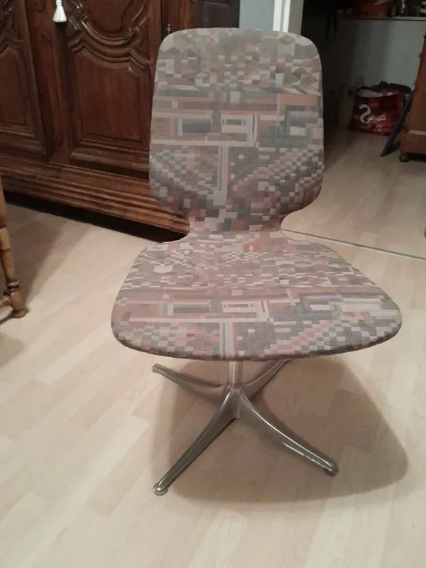 Illustration numéro 3 du produit vends 6 chaises pivotantes années 60 - Horst Brüning pour Cor