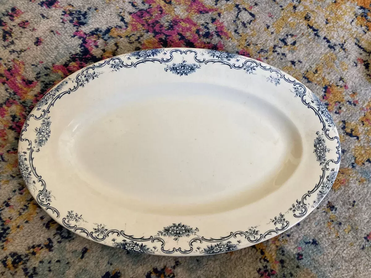 Illustration numéro 3 du produit Plat ovale Terre de Fer Salin modèle yvonne