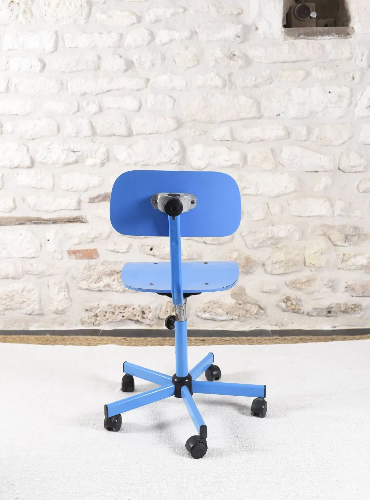 Illustration numéro 3 du produit Chaise industrielle de bureau vintage