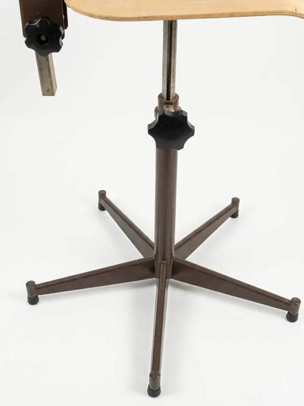 Illustration numéro 3 du produit Chaise d'atelier vintage industriel authentique années 60