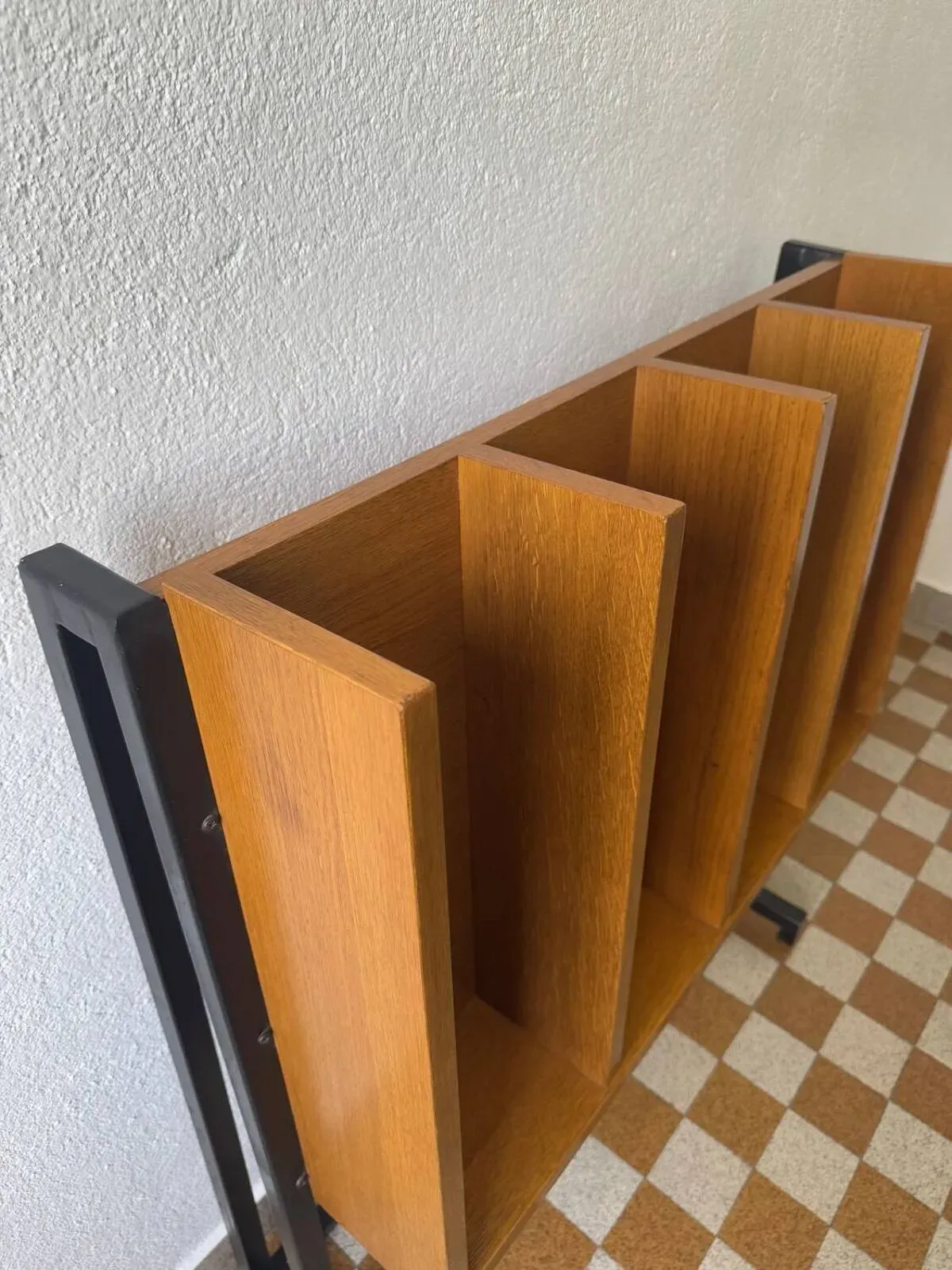 Illustration numéro 3 du produit Bibliothèque présentoir vintage