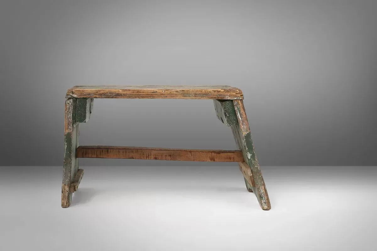 Illustration numéro 3 du produit Tabouret industriel en bois vert avec jolie patine, France 1900