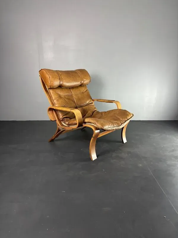 Illustration numéro 3 du produit Fauteuil de salon suédois en cuir et bois courbé par Jan Bengstsson, années 1970