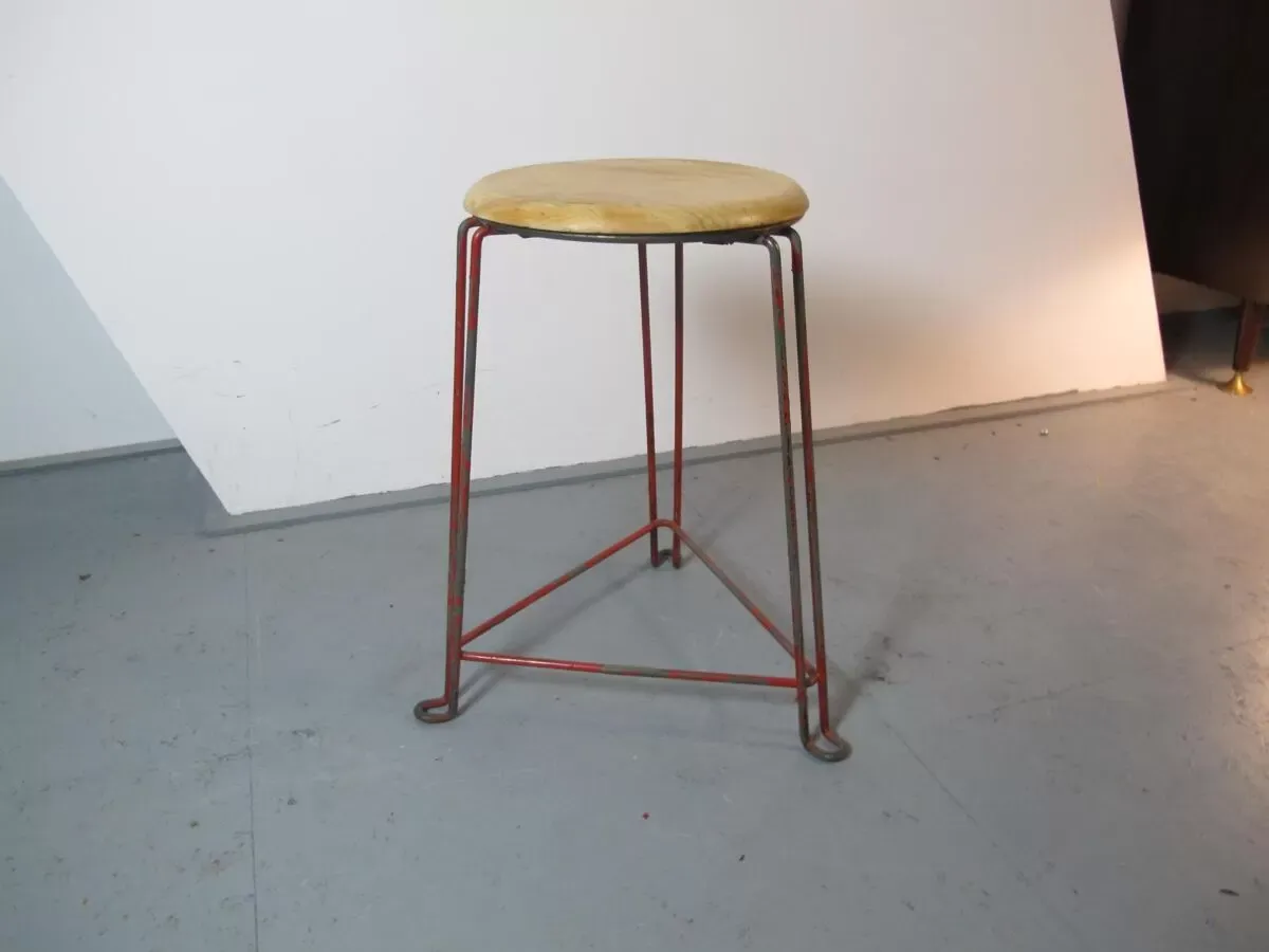 Illustration numéro 3 du produit Stool industrial by Jan van der Togt for taken