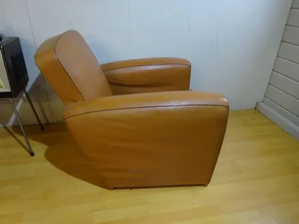 Illustration numéro 3 du produit Fauteuil club