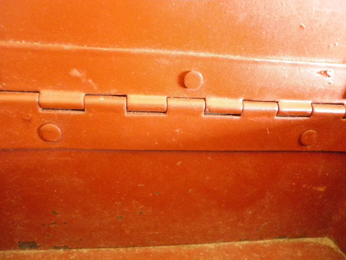 Illustration numéro 3 du produit Ancienne caisse ''coffret-fort'' des années 1920 de style industriel