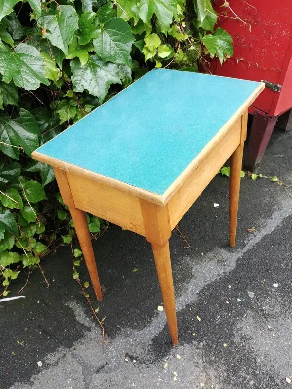 Illustration numéro 3 du produit Pupitre années 60 avec pieds compas