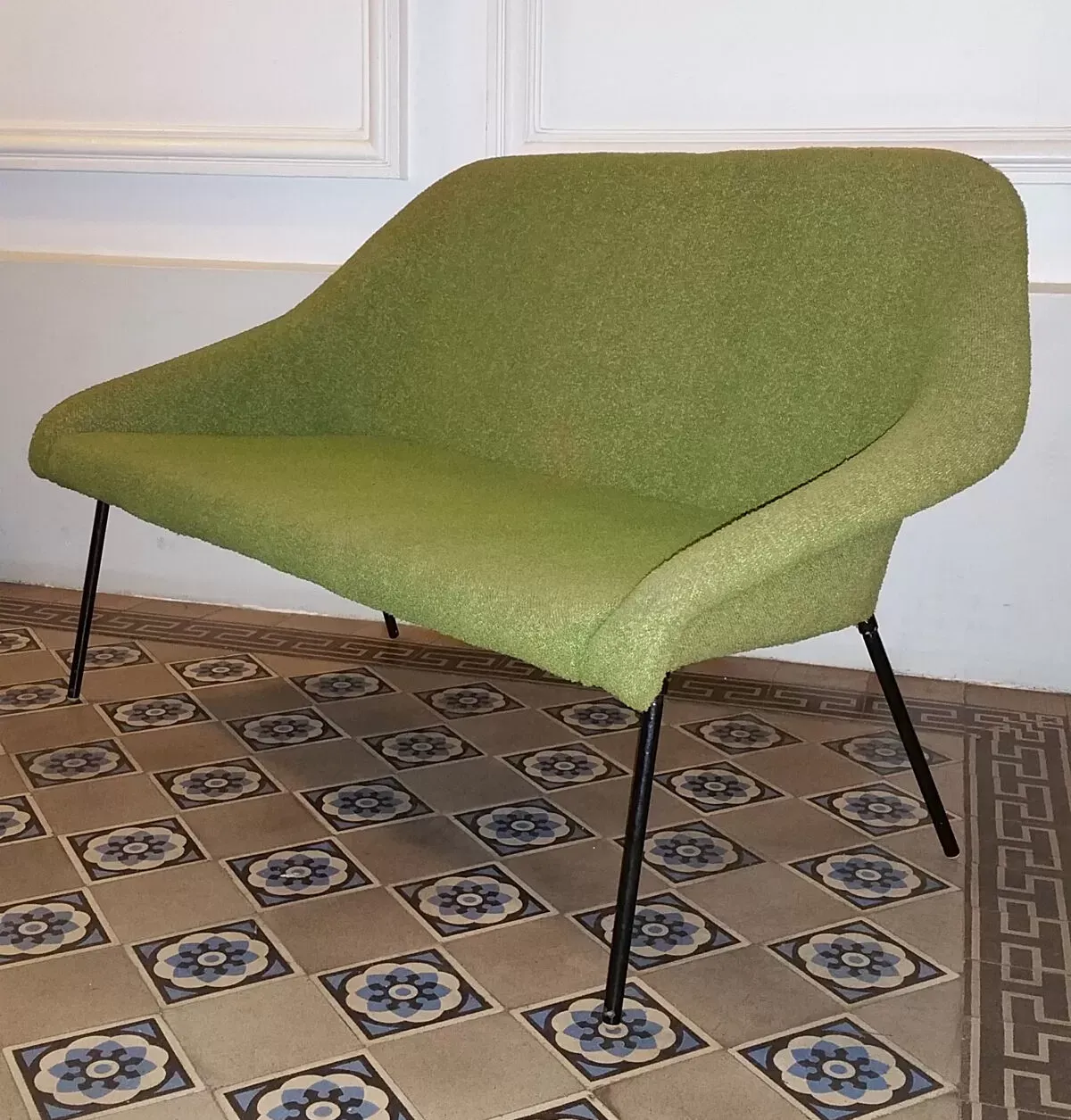 Illustration numéro 3 du produit Canapé année 50 vert style Fritz Neth