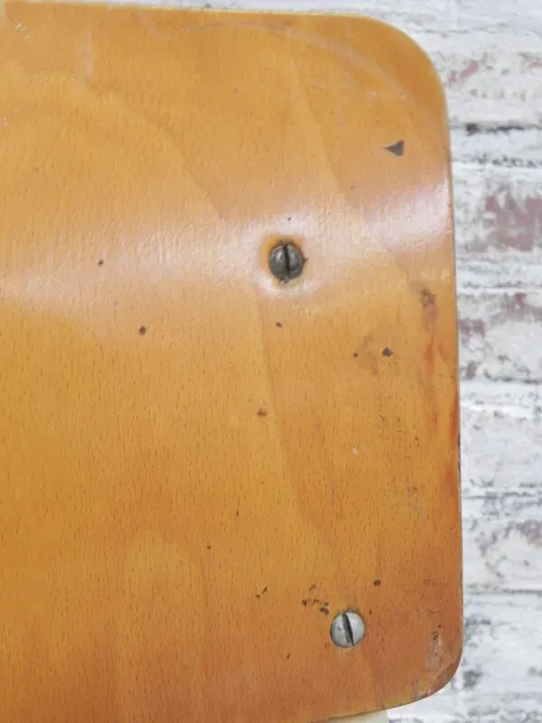 Illustration numéro 3 du produit 2 chaises empilables