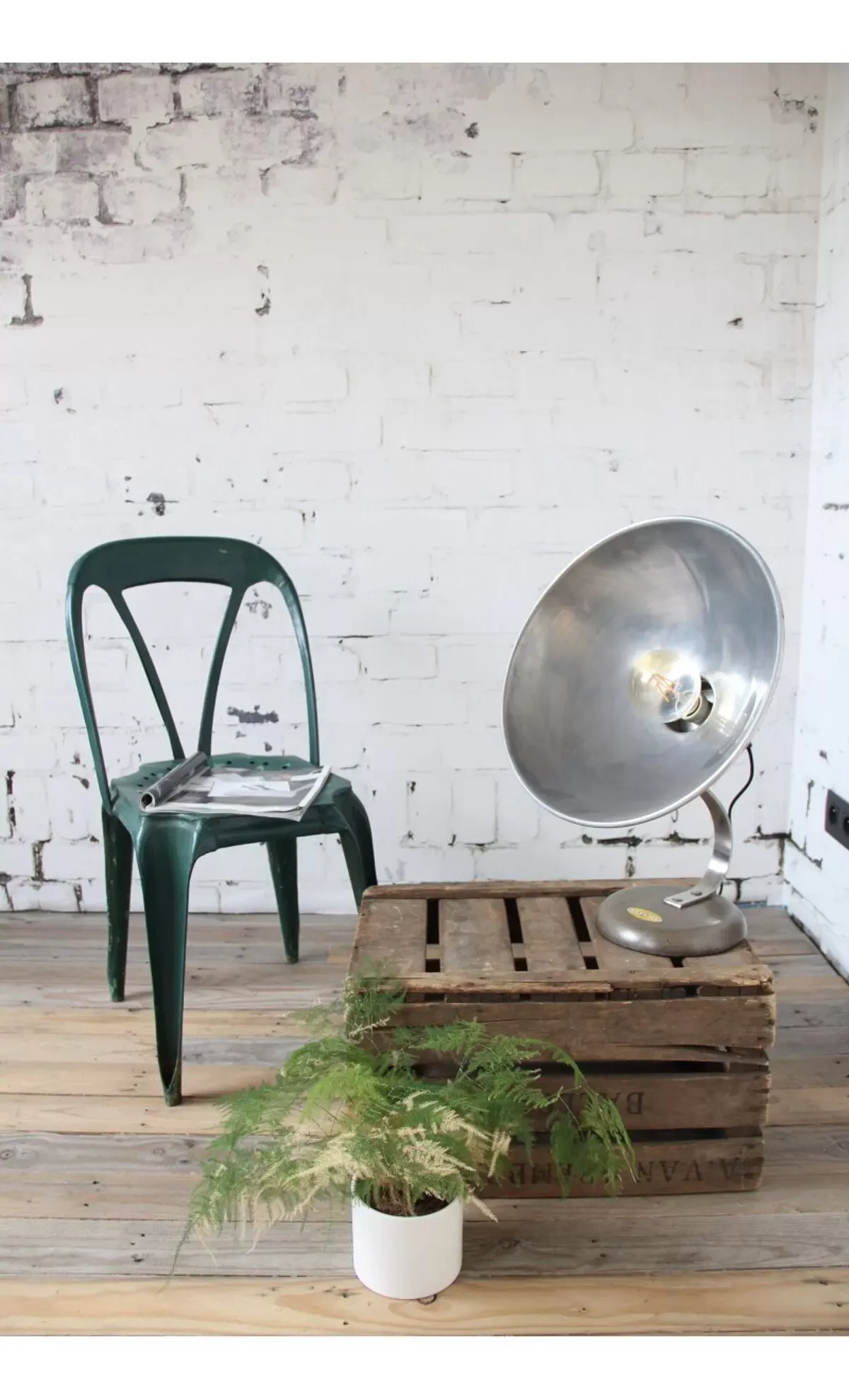 Illustration numéro 3 du produit Industrial chair