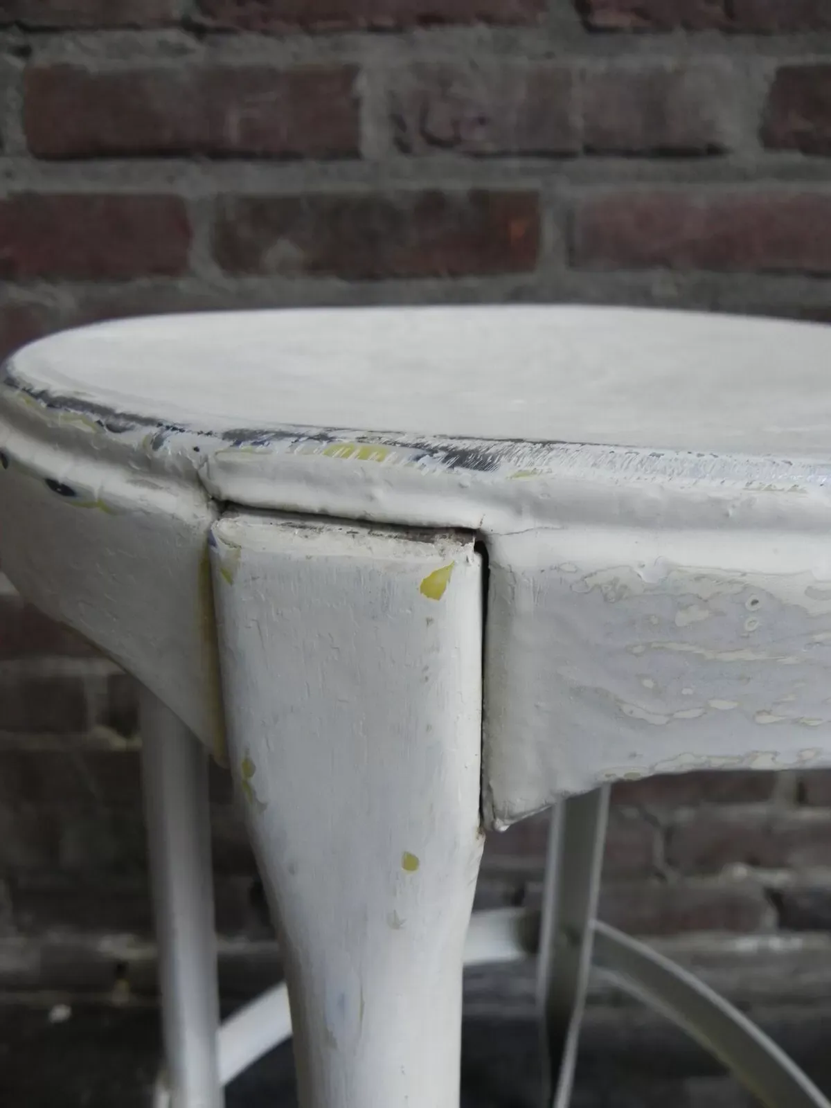 Illustration numéro 3 du produit Tabouret en acier industriel