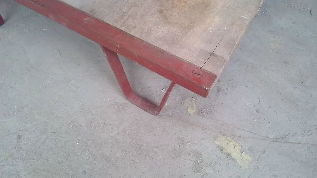 Illustration numéro 3 du produit Table basse palette sncf métal design industriel vintage