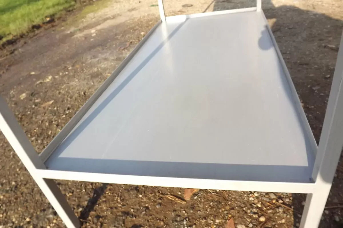 Illustration numéro 3 du produit Desserte en fer