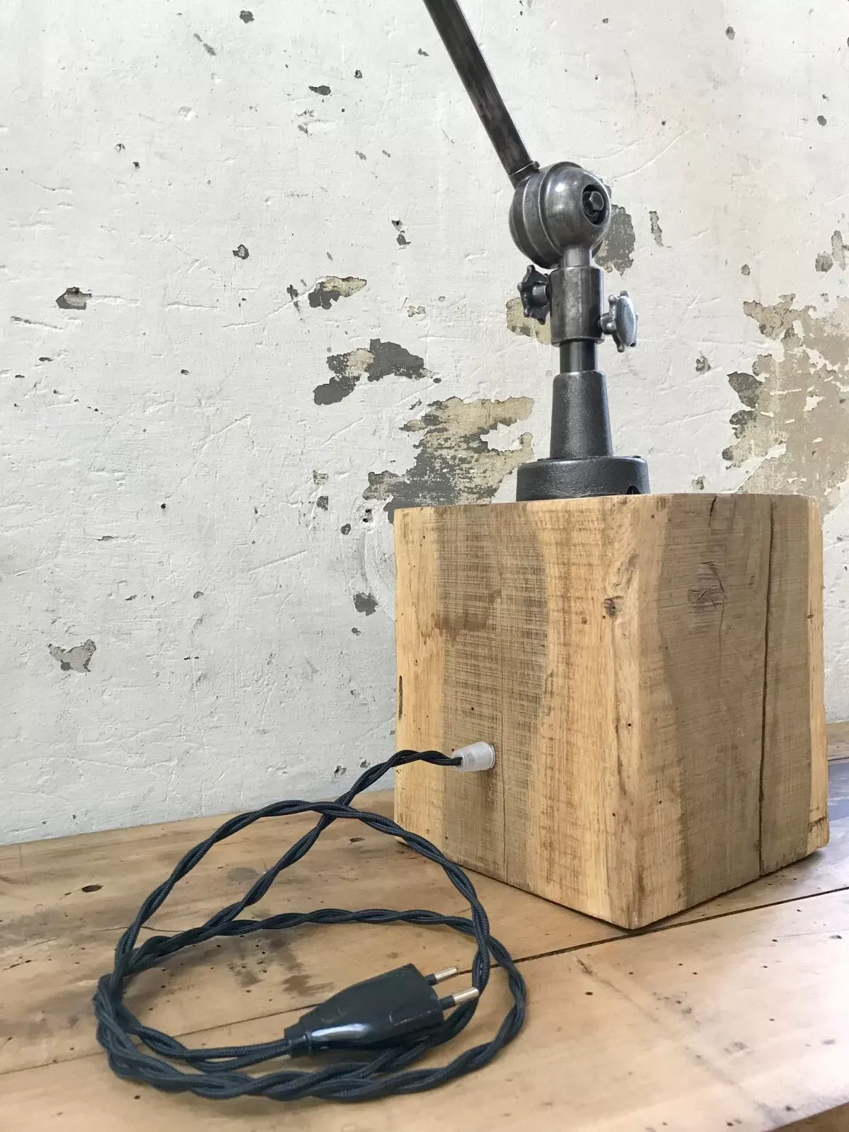 Illustration numéro 3 du produit Lampe industrielle Tout Sens