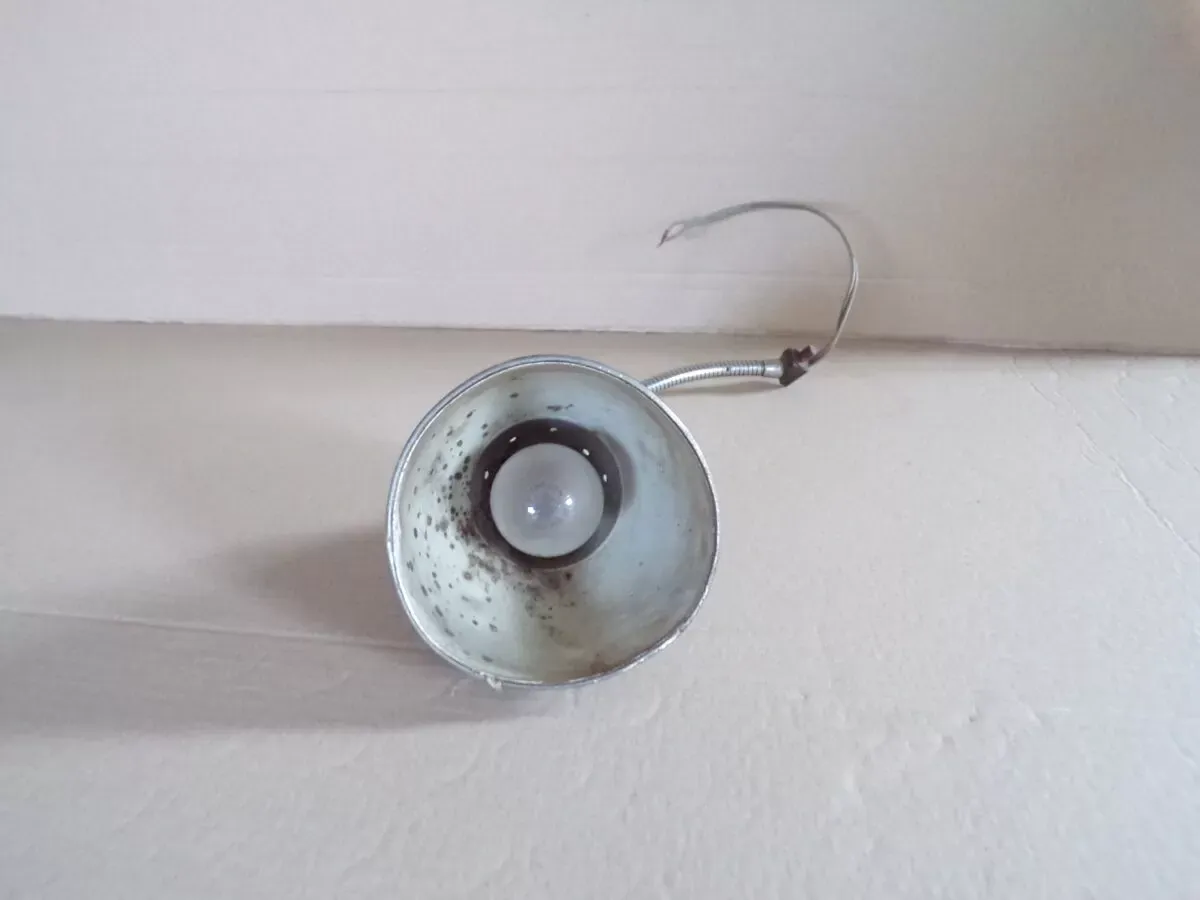 Illustration numéro 3 du produit Lampe industrielle de bureau