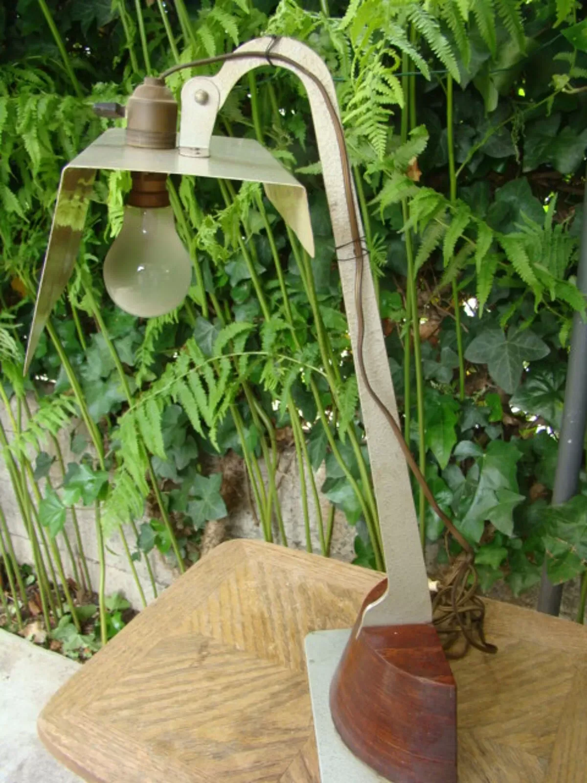 Illustration numéro 3 du produit Lampe articulée sur socle années 60