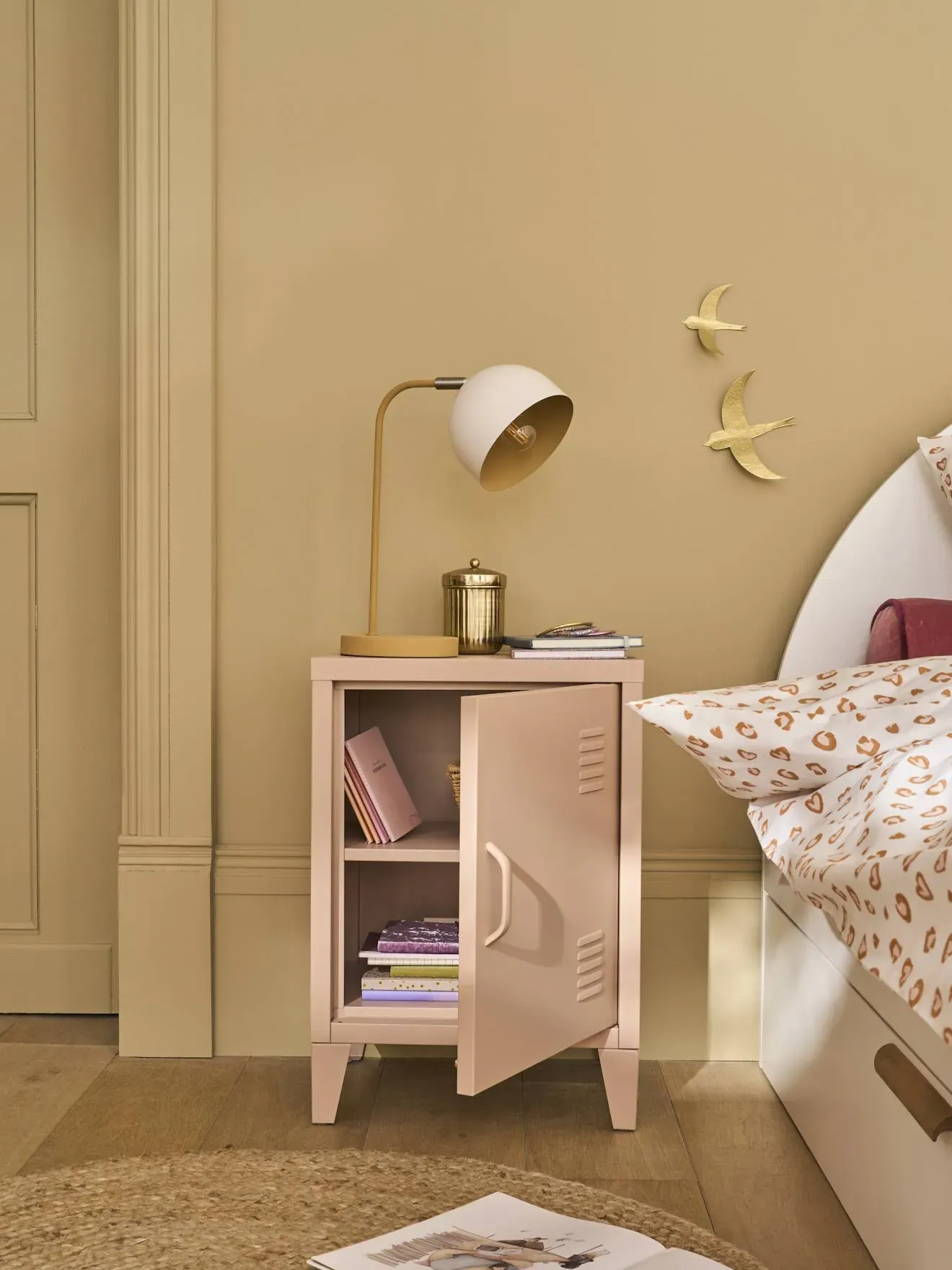 Illustration numéro 3 du produit Table de chevet 1 porte en métal rose