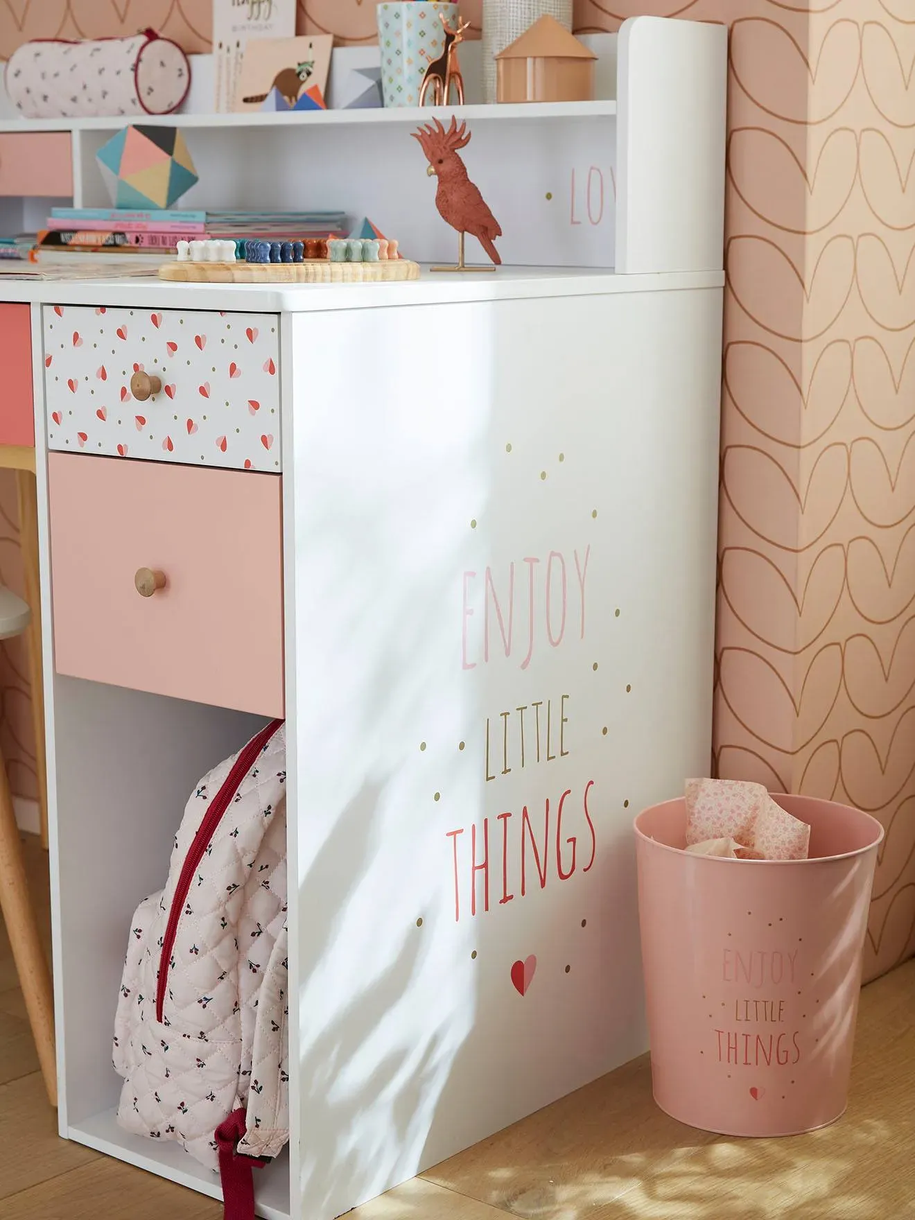 Illustration numéro 3 du produit Corbeille en métal rose