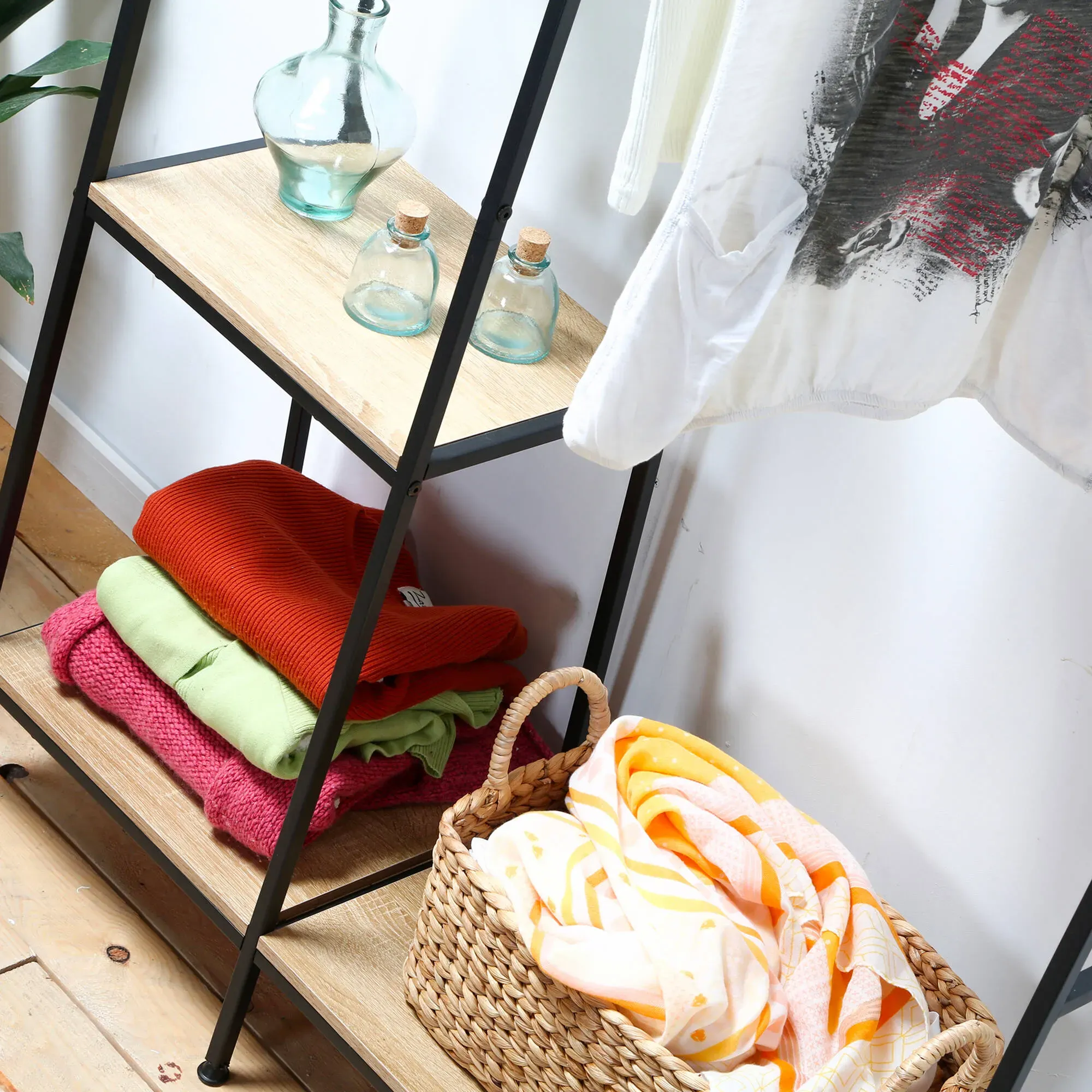 Illustration numéro 4 du produit Penderie Stockies Style Industriel - 4 Étagères, 1 Tablette - Blancheporte