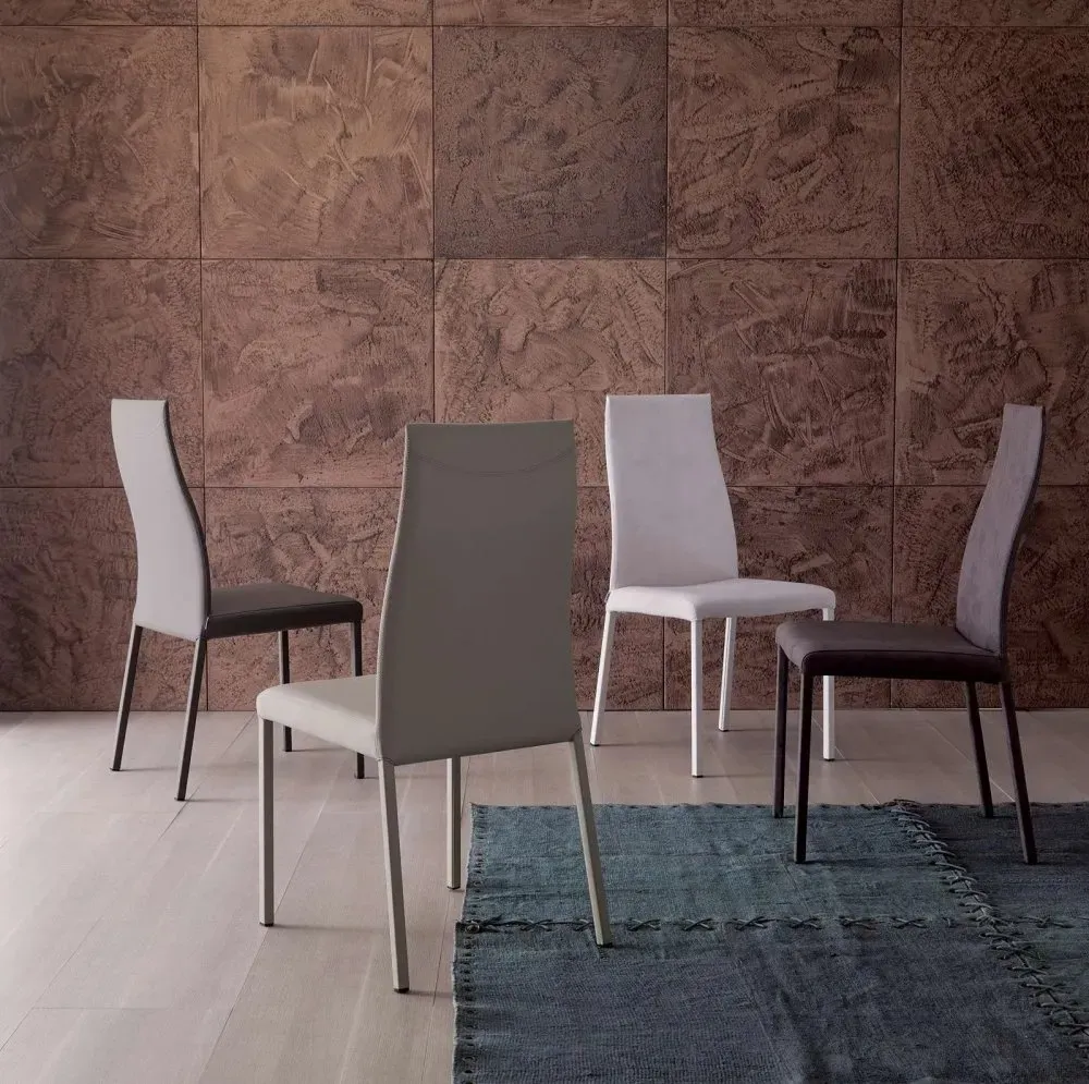 Illustration numéro 4 du produit OZZIO BLITZ Lots de 2 Chaises en Eco-cuir nubuk Crème Cafè