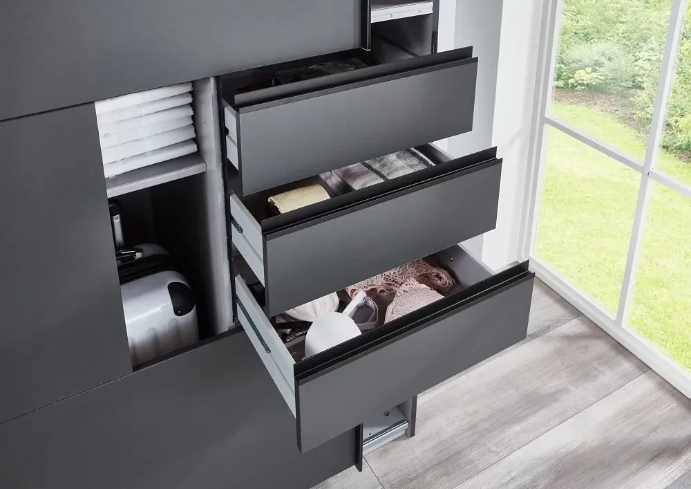 Illustration numéro 4 du produit Armoire coulissante AMORA 270cm graphite 6 tiroirs porte sobre verre noir